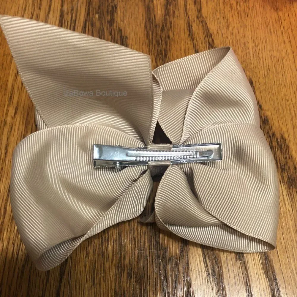 **** Taupe 6